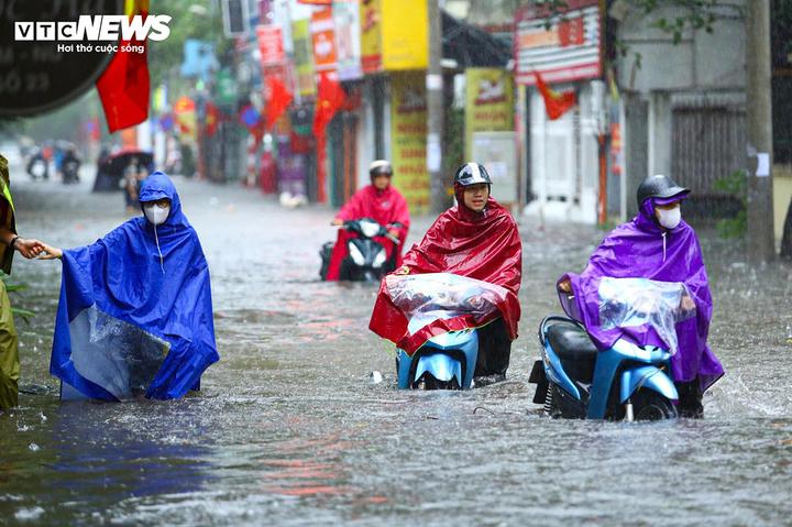 Lũ trên sông Thao, sông Mã sắp đạt đỉnh trên BĐ3 và dự báo thời tiết 10 ngày tới- Ảnh 1. Lũ trên sông Thao, sông Mã sắp đạt đỉnh trên BĐ3 và dự báo thời tiết 10 ngày tới- Ảnh 1.