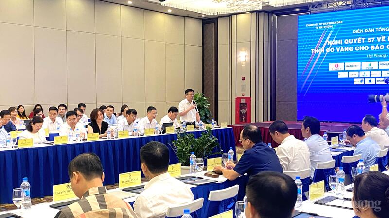 Tổng Biên tập Báo và Phát thanh, truyền hình Hải Phòng trao đổi tại diễn đàn