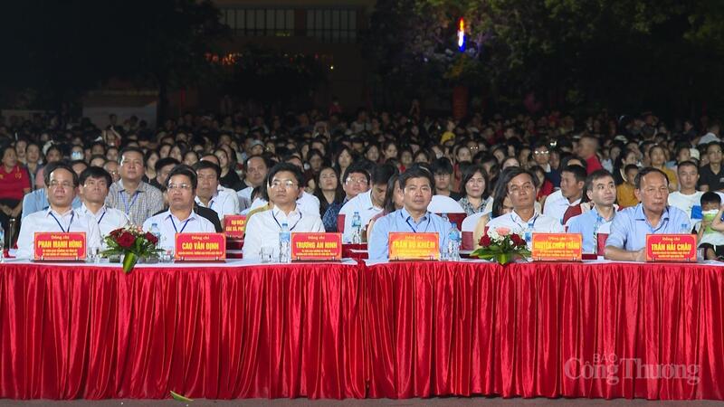 Các đại biểu tham dự chương trình