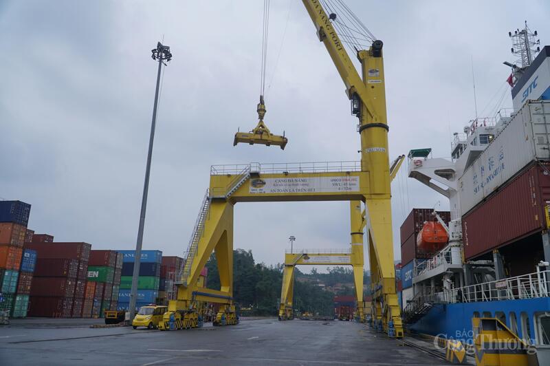 Theo đại diện Bộ Tài chính, một hệ sinh thái tài chính bền vững phải có chân hàng thực, vì vậy, phải gắn chặt phát triển trung tâm tài chính quốc tế tại Đà Nẵng với Khu thương mại tự do Đà Nẵng