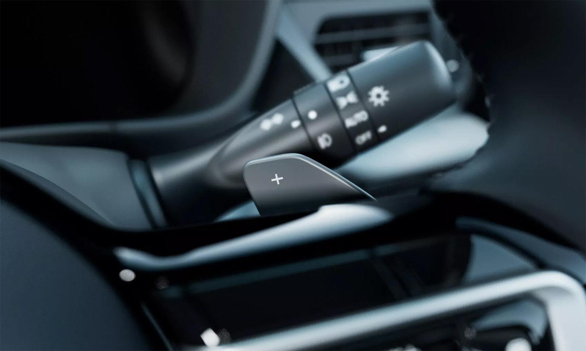 Lẫy chuyển số thể thao tích hợp trên vô-lăng - Ảnh: Suzuki