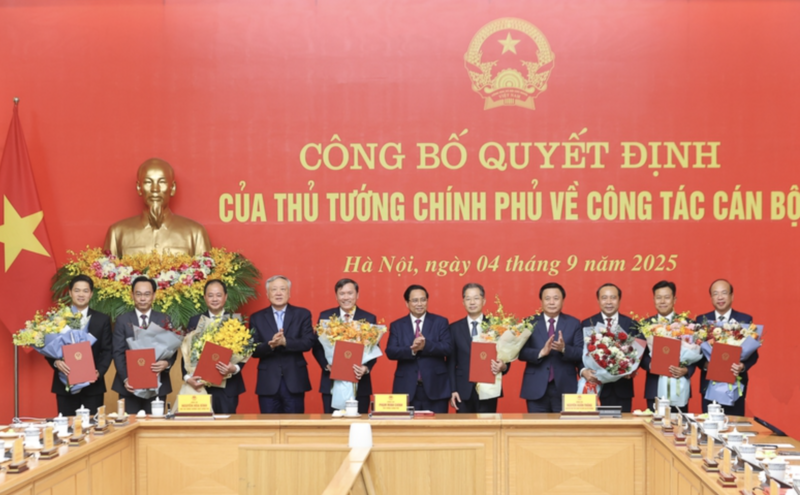 Lễ Công bố Quyết định của Thủ tướng Chính phủ về công tác cán bộ. Ảnh: VGP