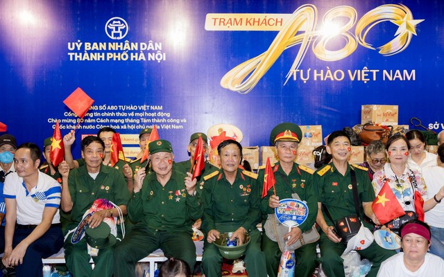 Dấu ấn Long Châu tại A80: Lan tỏa yêu thương, sẻ chia, gắn kết dân tộc Dấu ấn Long Châu tại A80: Lan tỏa yêu thương, sẻ chia, gắn kết dân tộc