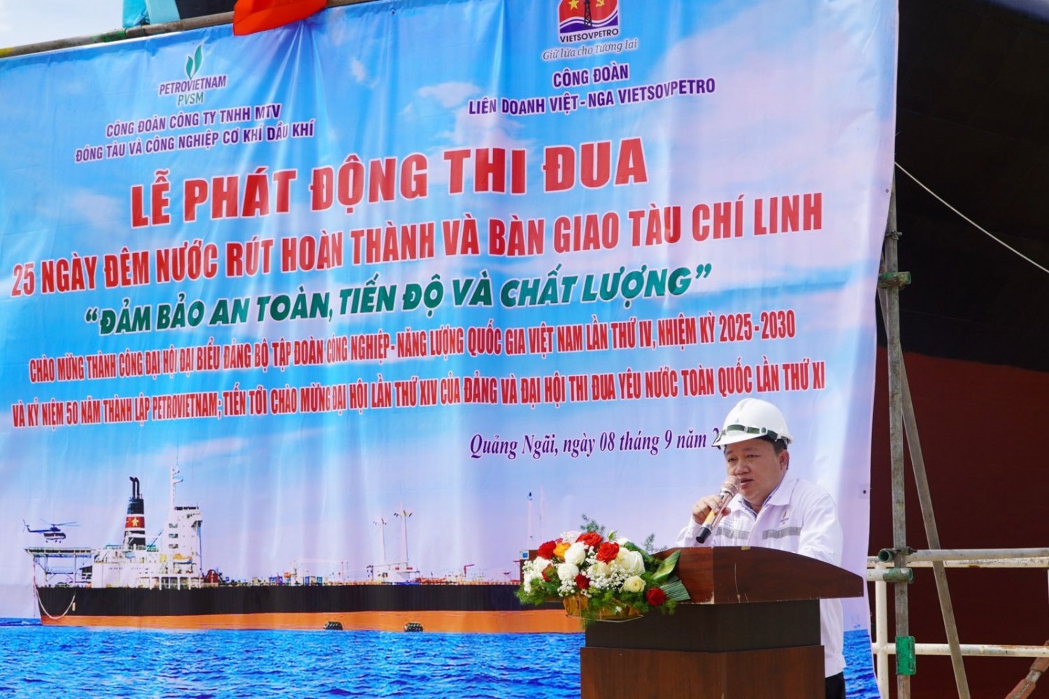 Phó Tổng Giám đốc PVSM Nguyễn Hồng Chiến phát biểu tại Lễ phát động thi đua. Phó Tổng Giám đốc PVSM Nguyễn Hồng Chiến phát biểu tại Lễ phát động thi đua.