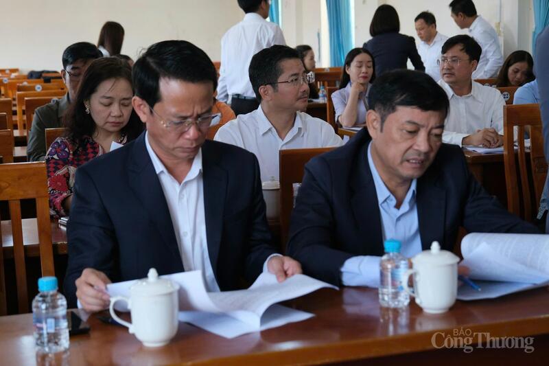 Lãnh đạo tỉnh Lâm Đồng tham gia buổi làm việc. Ảnh: Lê Sơn