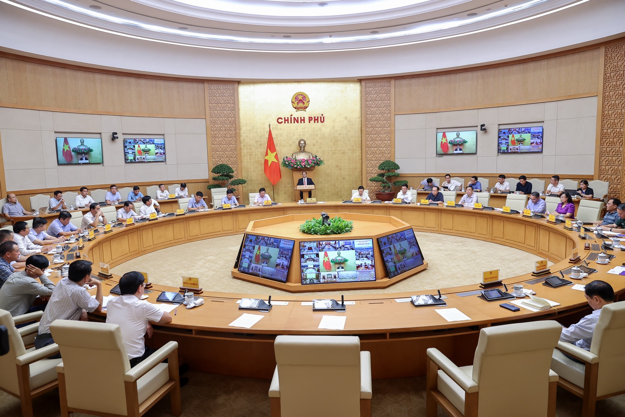 Thủ tướng: Cả nước đã có gần 2.500km đường cao tốc, phải vượt mục tiêu 3.000km trong năm nay- Ảnh 4. Thủ tướng: Cả nước đã có gần 2.500km đường cao tốc, phải vượt mục tiêu 3.000km trong năm nay- Ảnh 4.