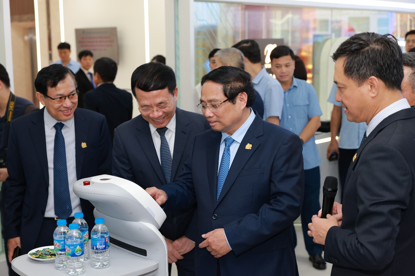 VNPT đề xuất triển khai 4 nhiệm vụ trọng tâm về AI- Ảnh 3. VNPT đề xuất triển khai 4 nhiệm vụ trọng tâm về AI- Ảnh 3.