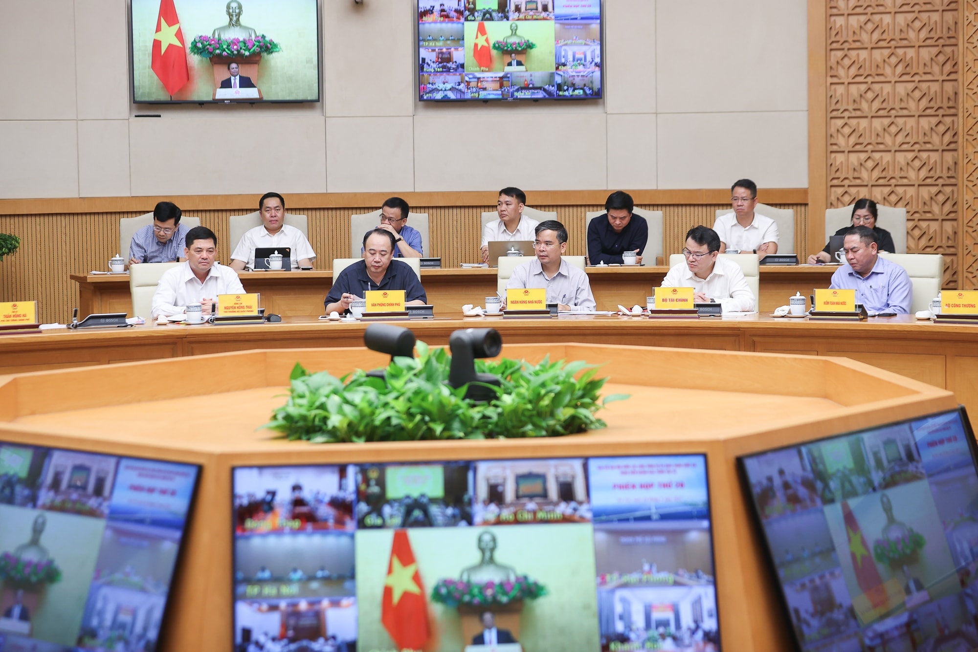 Thủ tướng: Cả nước đã có gần 2.500km đường cao tốc, phải vượt mục tiêu 3.000km trong năm nay- Ảnh 7. Thủ tướng: Cả nước đã có gần 2.500km đường cao tốc, phải vượt mục tiêu 3.000km trong năm nay- Ảnh 7.