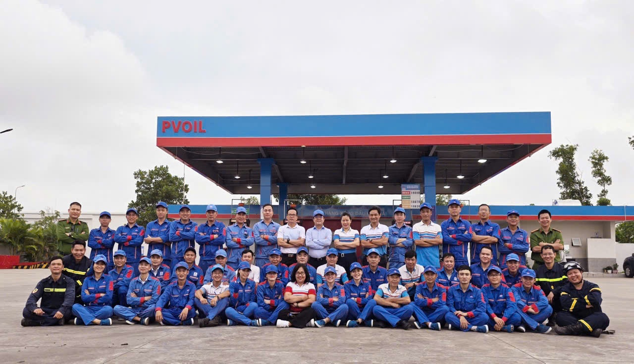 Cán bộ công nhân viên các đơn vị và giảng viên tham gia khóa đào tạo Cán bộ công nhân viên các đơn vị và giảng viên tham gia khóa đào tạo