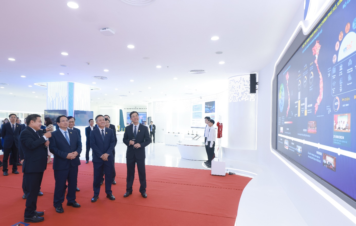 VNPT đề xuất triển khai 4 nhiệm vụ trọng tâm về AI- Ảnh 2. VNPT đề xuất triển khai 4 nhiệm vụ trọng tâm về AI- Ảnh 2.