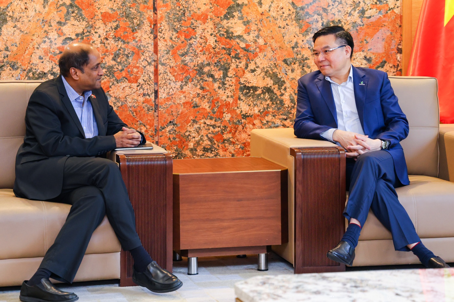 Chủ tịch HĐTV Petrovietnam Lê Mạnh Hùng tiếp Đại sứ đặc mệnh toàn quyền Singapore tại Việt Nam Chủ tịch HĐTV Petrovietnam Lê Mạnh Hùng tiếp Đại sứ đặc mệnh toàn quyền Singapore tại Việt Nam