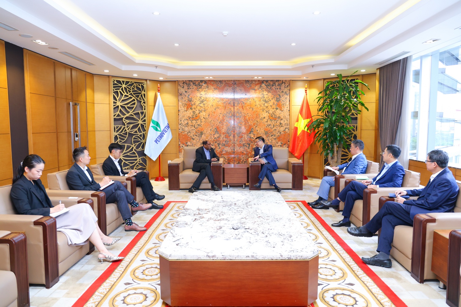 Chủ tịch HĐTV Petrovietnam Lê Mạnh Hùng tiếp Đại sứ đặc mệnh toàn quyền Singapore tại Việt Nam Chủ tịch HĐTV Petrovietnam Lê Mạnh Hùng tiếp Đại sứ đặc mệnh toàn quyền Singapore tại Việt Nam