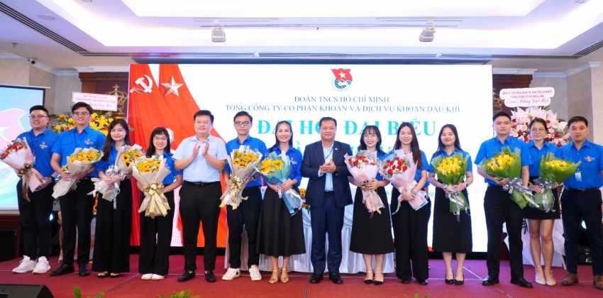 Bí thư Đảng ủy Mai Thế Toàn và Phó Bí thư Đoàn Thanh niên Tập đoàn Đinh Đức Mạnh chúc mừng Ban Chấp hành Đoàn Thanh niên PV Drilling, nhiệm kỳ 2025 – 2030 Đoàn Thanh niên PV Drilling nhiệm kỳ 2025 – 2030: Chung sức cùng Tổng công ty bứt phá