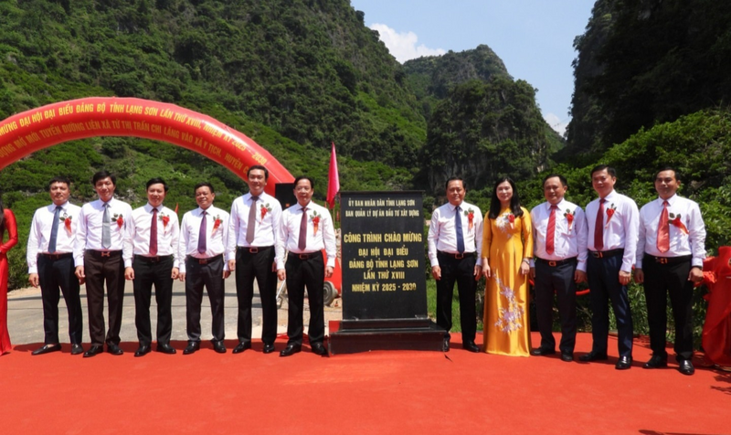 Lễ gắn biển công trình chào mừng Đại hội Đảng bộ tỉnh lần XVIII