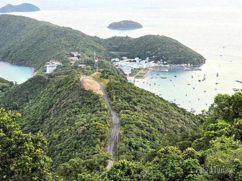 Từ trên ngọn hải đăng, du khách có thể nhìn thấy toàn bộ quần đảo Nam Du