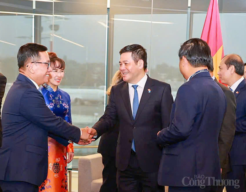 Bộ trưởng Bộ Công Thương Nguyễn Hồng Diên gặp gỡ, trao đổi với các đối tác doanh nghiệp