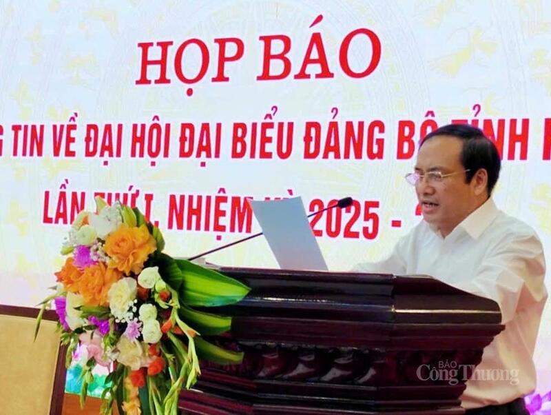 Đồng chí Lương Đức Minh, Ủy viên BTV Tỉnh ủy, Trưởng Ban Tuyên giáo và Dân vận Tỉnh ủy khai mạc buổi họp báo.