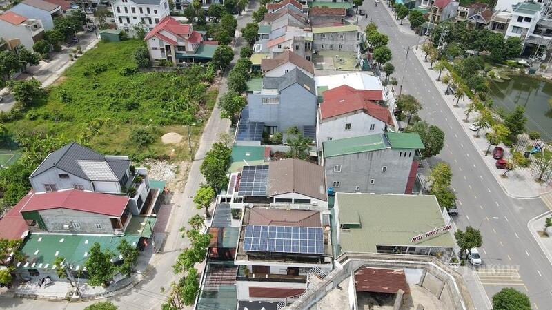 Điện mặt trời mái nhà tự sản xuất tự tiêu thụ ngày càng được người dân và doanh nghiệp hướng tới. Ảnh: Trọng Tùng