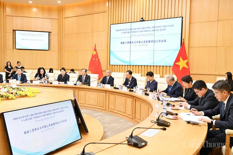 Đồng chí Lâm Vũ cùng đại diện các cơ quan, chức năng tỉnh Sơn Đông, Trung Quốc tham gia buổi làm việc với Bộ Công Thương.