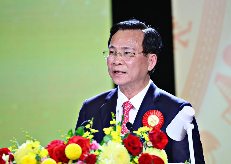 Đồng chí Hồ Văn Mười, Chủ tịch UBND tỉnh Lâm Đồng phát biểu khai mạc tại Đại hội. Ảnh: Chính Thành