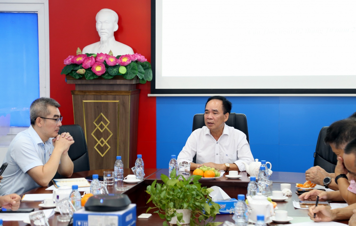 Đoàn công tác Hội Dầu khí Việt Nam thăm và làm việc với Hội Dầu khí Tây Đô