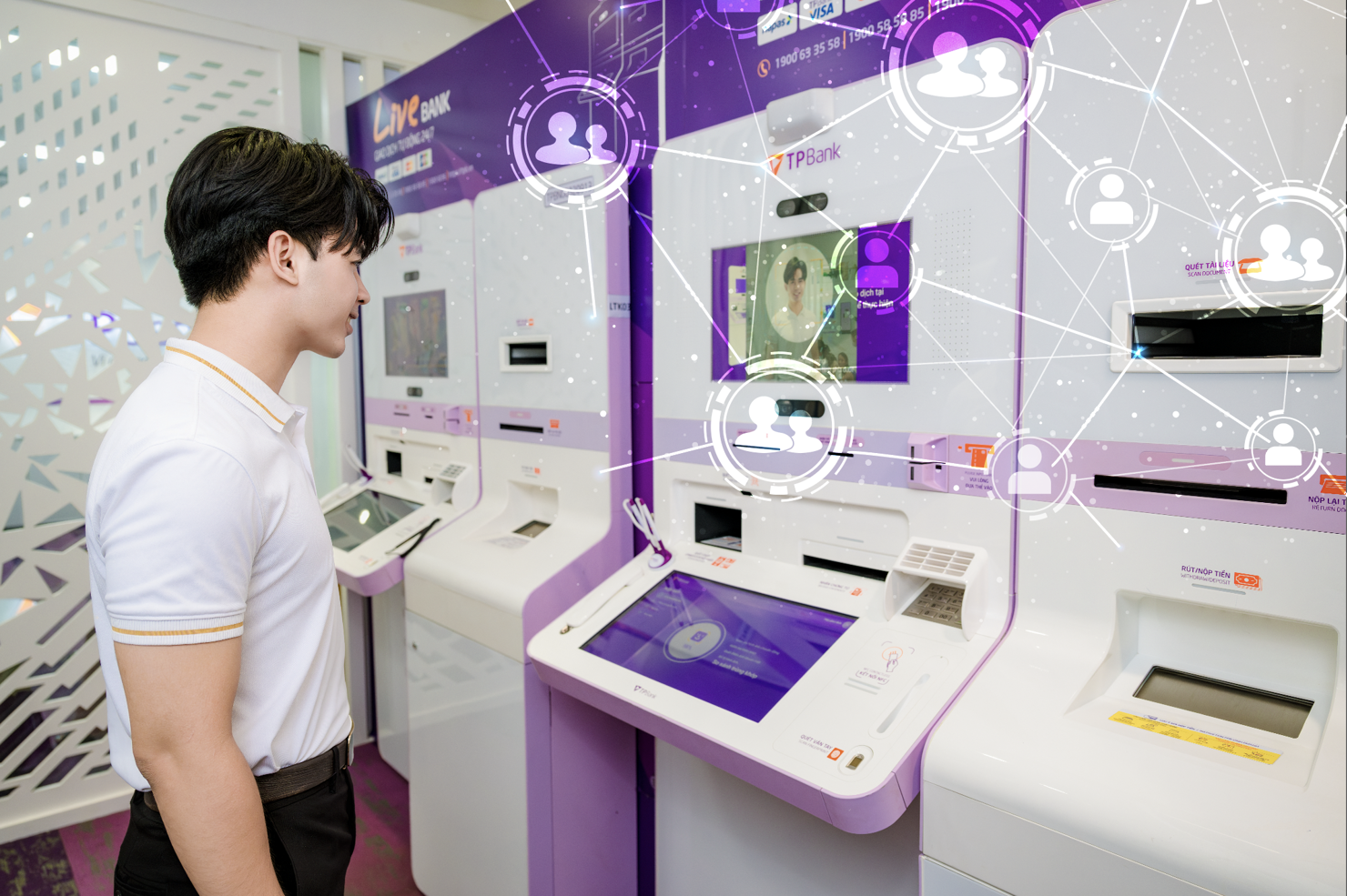 Hơn 98% giao dịch của kh&aacute;ch h&agrave;ng TPBank diễn ra tr&ecirc;n k&ecirc;nh số với hơn 14 triệu người d&ugrave;ng.