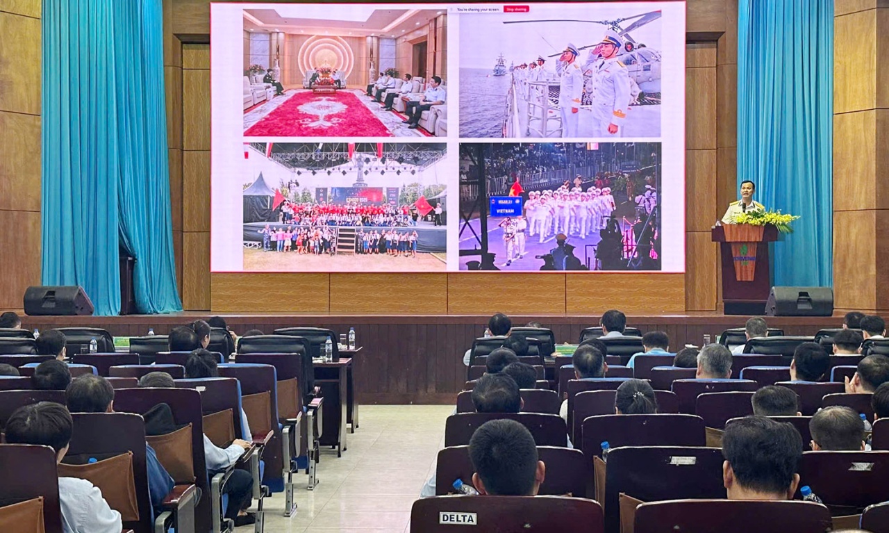 Quang cảnh Hội nghị tập huấn công tác xây dựng Đảng Quang cảnh Hội nghị tập huấn công tác xây dựng Đảng