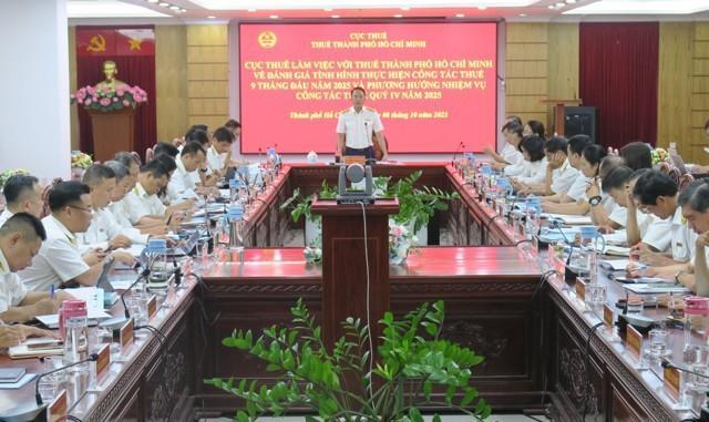 Ph&oacute; Cục trưởng Cục Thuế Mai Sơn đ&aacute;nh gi&aacute; cao kết quả đạt được của Thuế TP. Hồ Ch&iacute; Minh qua 9 th&aacute;ng năm 2025. Ảnh: Đức Mỹ