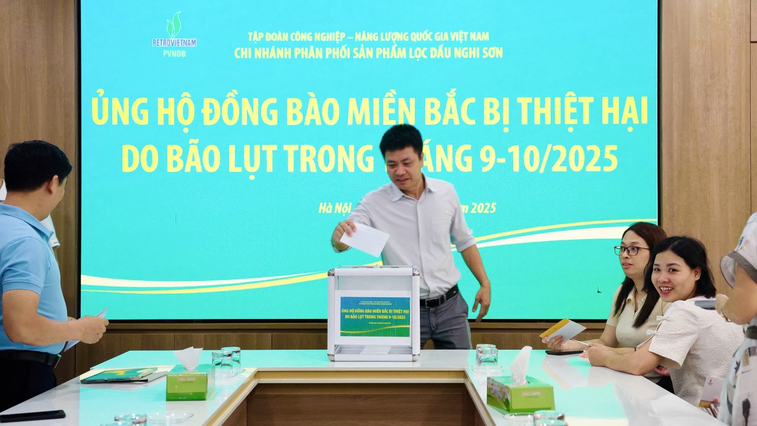 PVNDB quyên góp ủng hộ đồng bào vùng bão lũ, lan tỏa tinh thần tương thân tương ái