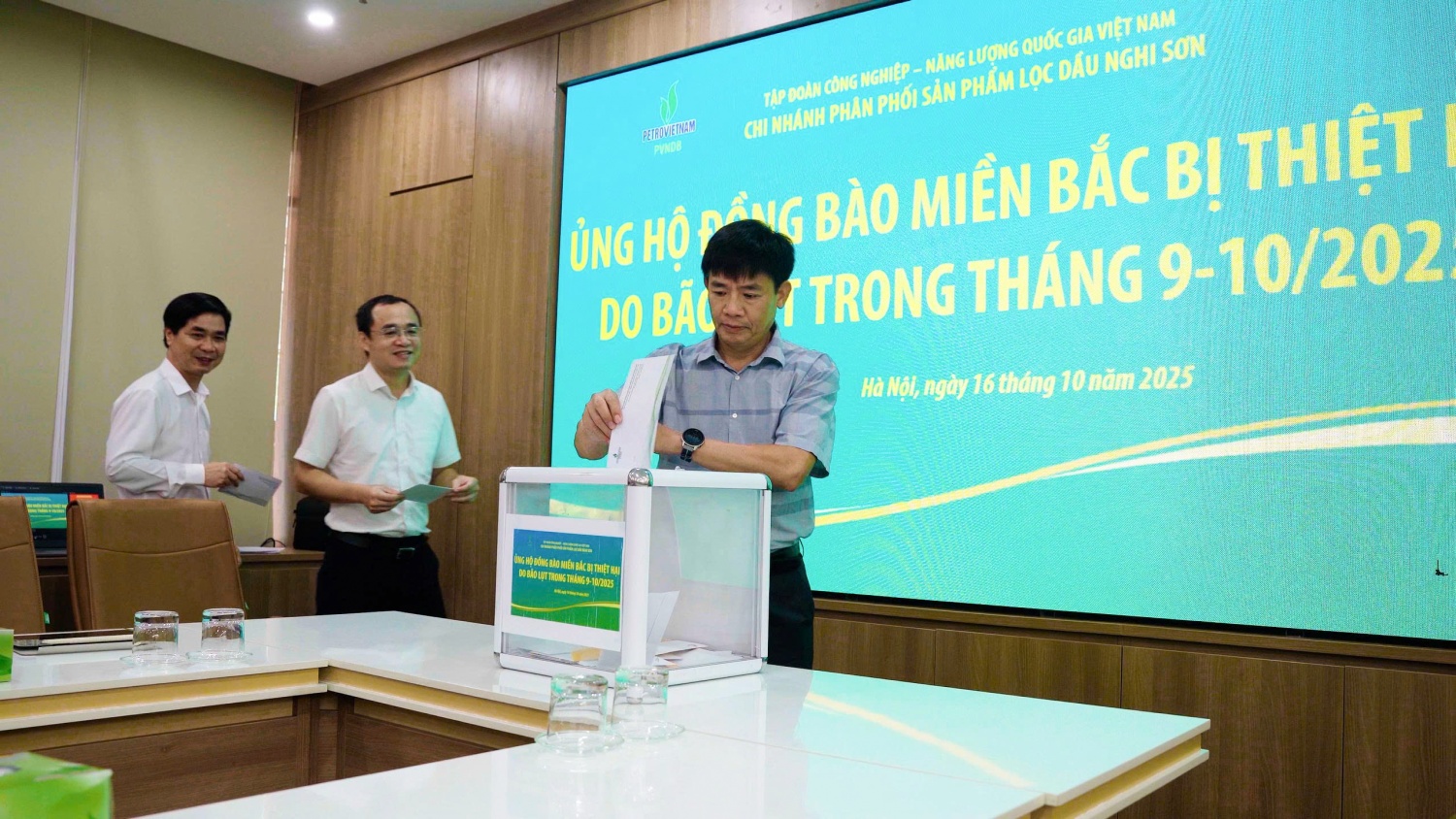 PVNDB quyên góp ủng hộ đồng bào vùng bão lũ, lan tỏa tinh thần tương thân tương ái