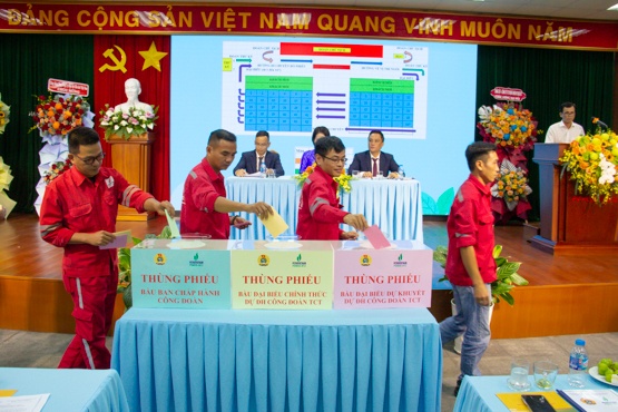 Bỏ phiếu tại Đại hội Công đoàn PV Power NT2 Bỏ phiếu tại Đại hội Công đoàn PV Power NT2