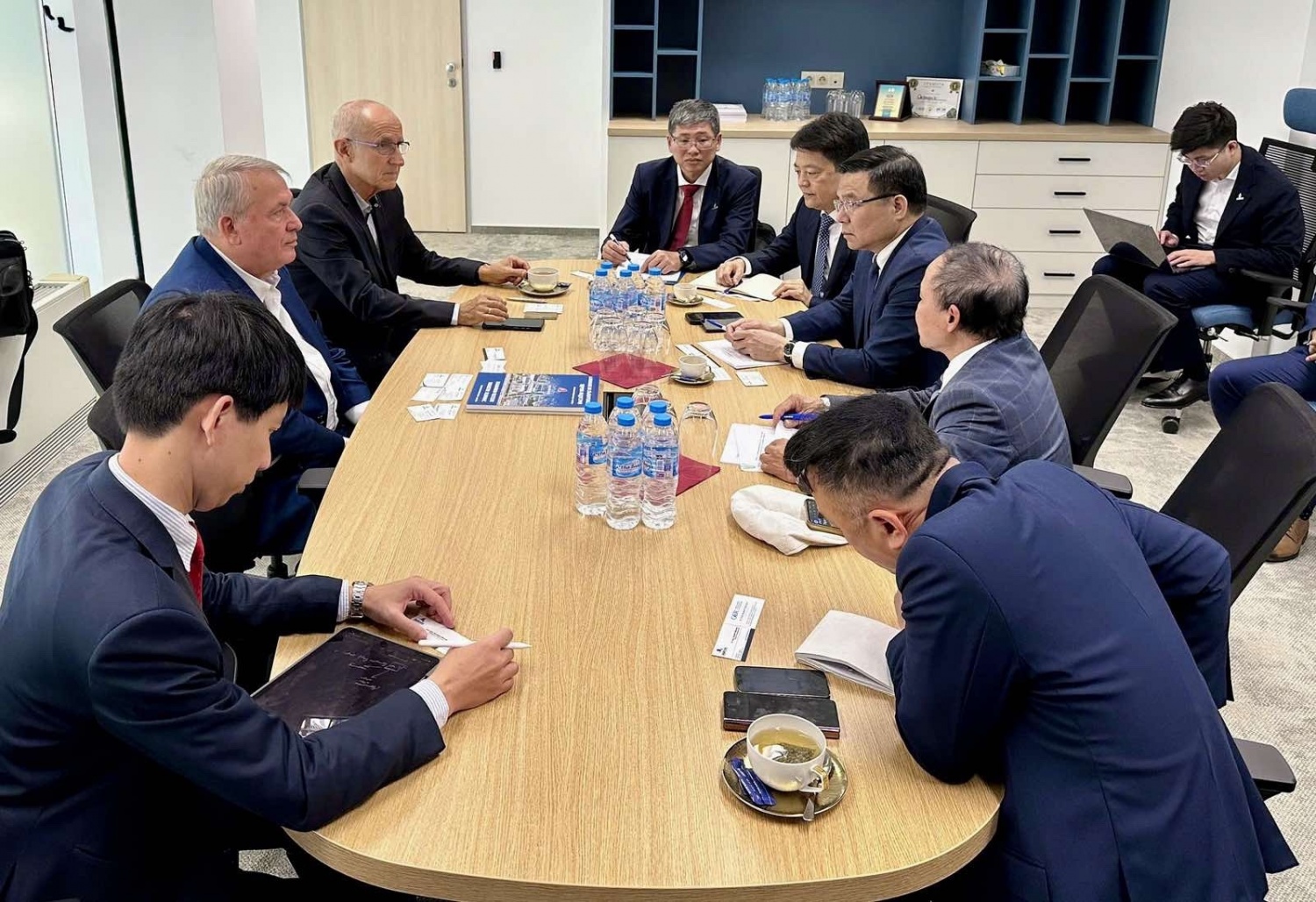 Petrovietnam tăng cường hợp tác năng lượng, công nghiệp và điện hạt nhân với Bulgaria Petrovietnam tăng cường hợp tác năng lượng, công nghiệp và điện hạt nhân với Bulgaria