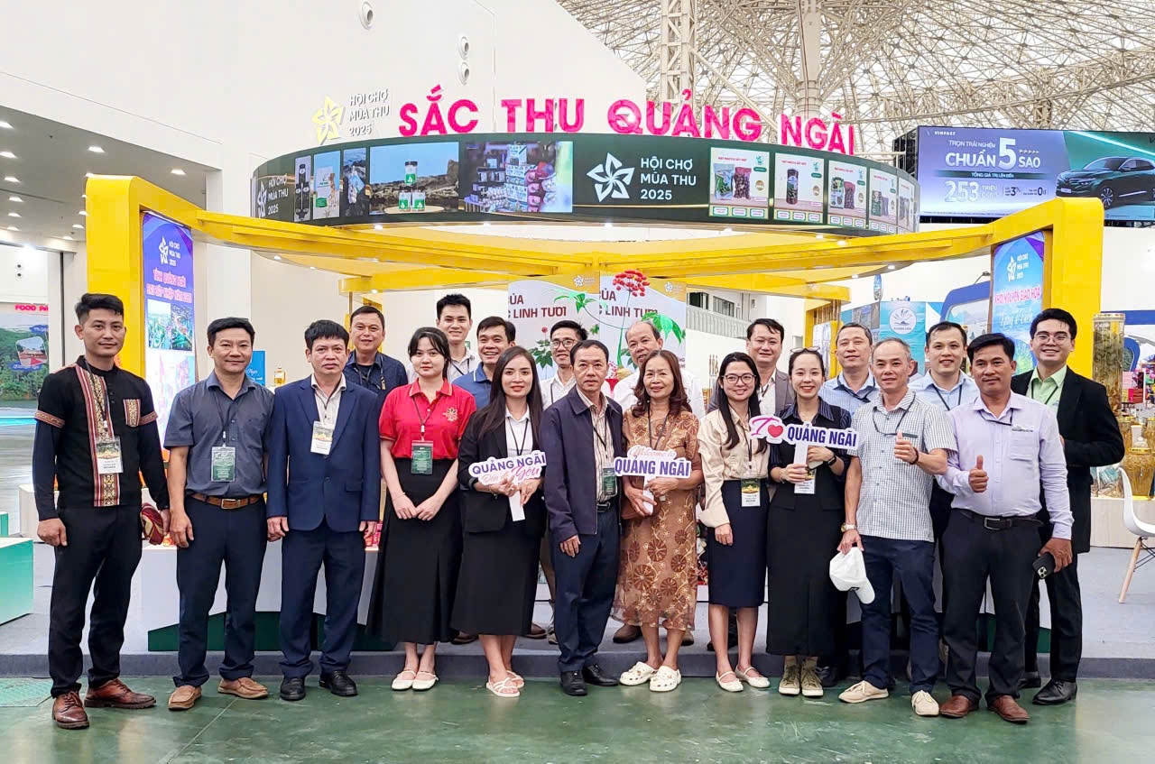 Tham gia Hội chợ Mùa Thu năm 2025, BSR cùng nhiều đơn vị, cơ quan của tỉnh Quảng Ngãi cũng đã đem đến nhiều sản phẩm độc đáo, góp phần quảng bá thương hiệu và các sản phẩm chủ lực của Quảng Ngãi.