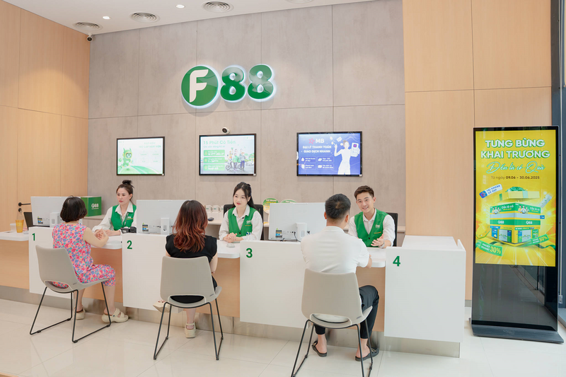 Khách hàng giao dịch tại hệ thống cửa hàng F88 – mô hình cho vay có tài sản bảo đảm ngày càng hiệu quả và đáng tin cậy