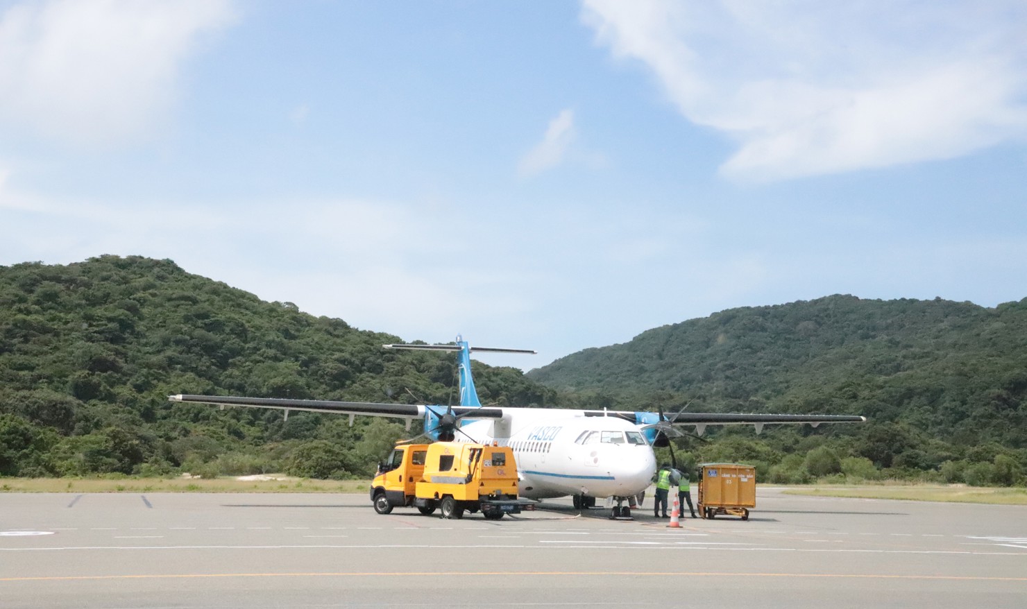 Đường băng ở s&acirc;n bay C&ocirc;n Đảo hiện chỉ đ&aacute;p ứng được c&aacute;c loại m&aacute;y bay nhỏ. Ảnh: Phạm Thọ