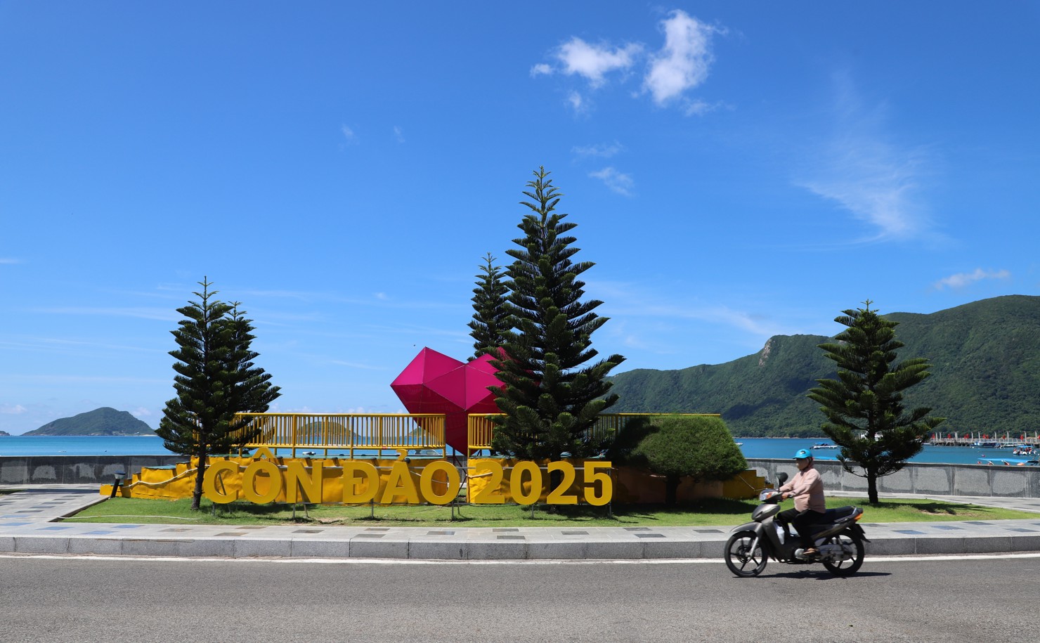 Côn đảo sẽ được đầu tư 75 dự án trong thời gian tới. Ảnh: Phạm Thọ