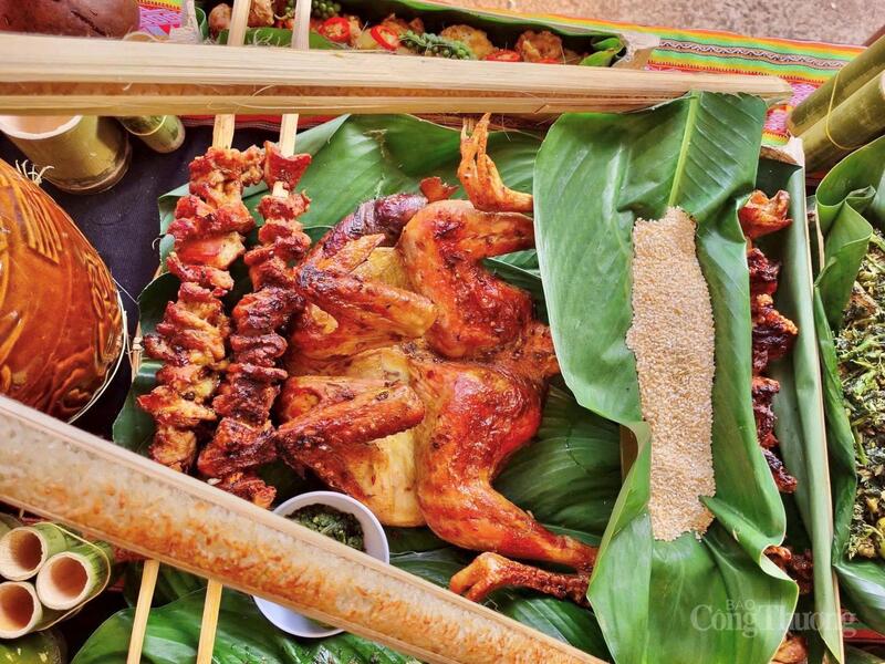 Gà nướng - cơm lam, món ăn mang đậm hồn cốt văn hóa của người Bahnar, Jrai ở Gia Lai. Ảnh: Hoàng Phát