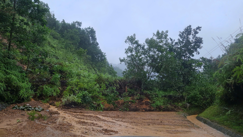 Miền núi Đà Nẵng đang sạt lở nghiêm trọng ở nhiều điểm. Ảnh: Bình An