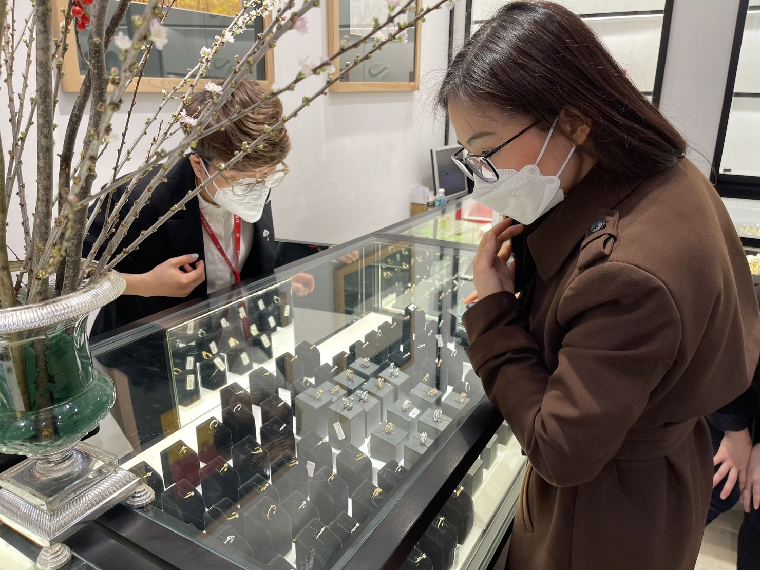 Triển vọng về vàng vẫn rất tích cực, do sự suy yếu liên tục của đồng USD. Ảnh: HD