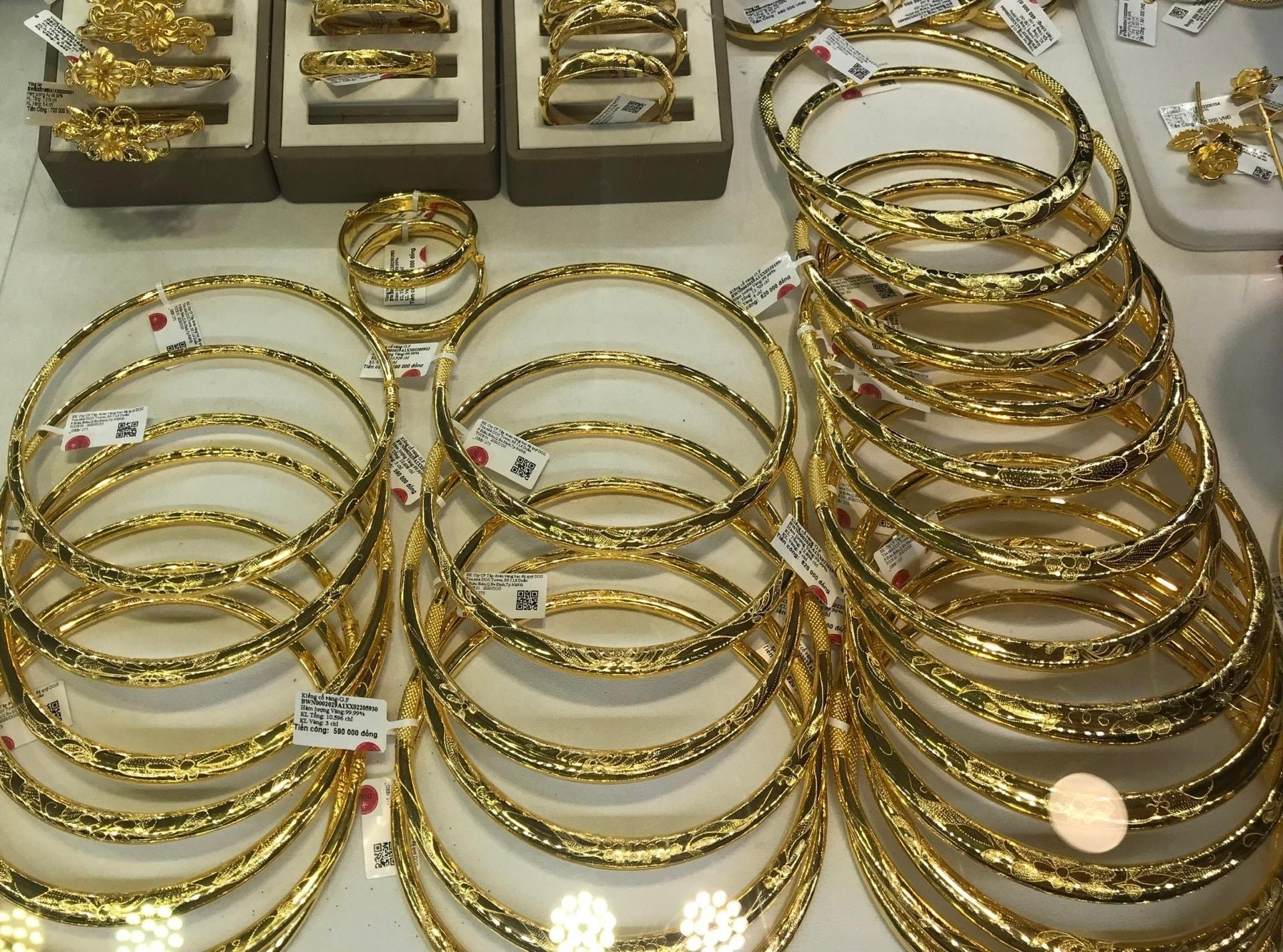 Giá vàng hôm nay 4 11 2025 Vàng tăng nhẹ nhờ Fed sắp hạ lãi suất