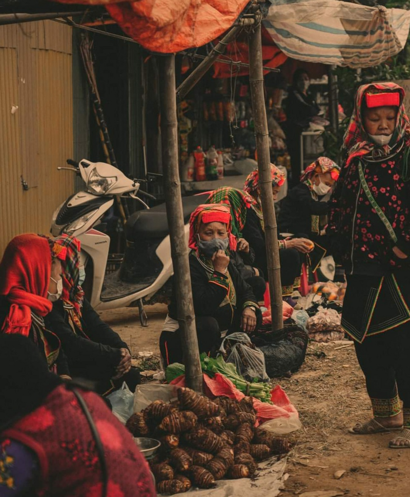 Những nét văn hóa đặc trưng như ngày họp chợ theo phiên, khu bán hàng thổ cẩm, khu ẩm thực dân tộc, khu trao đổi nông sản địa phương vẫn được giữ nguyên.