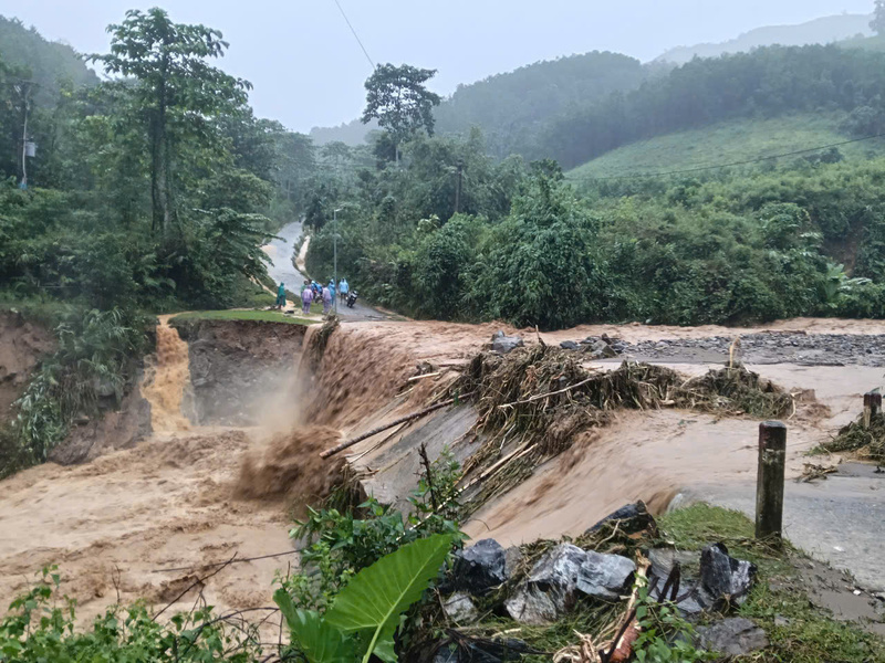 Tỉnh Quảng Ngãi ứng phó với bão số 13 theo phương châm "chủ động từ sớm, từ xa", "đắt lo, ế mừng", ứng phó ở mức cao nhất, không để bị động, bất ngờ trong mọi tình huống. Ảnh: Bình An