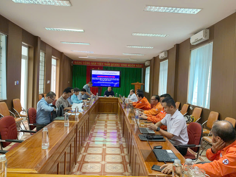 Đoàn kiểm tra Bộ Công Thương do Cục trưởng Cục Kỹ thuật an toàn và Môi trường công nghiệp Phạm Tuấn Anh làm Trưởng đoàn làm việc với Nhà máy Thủy điện Sông Tranh 2