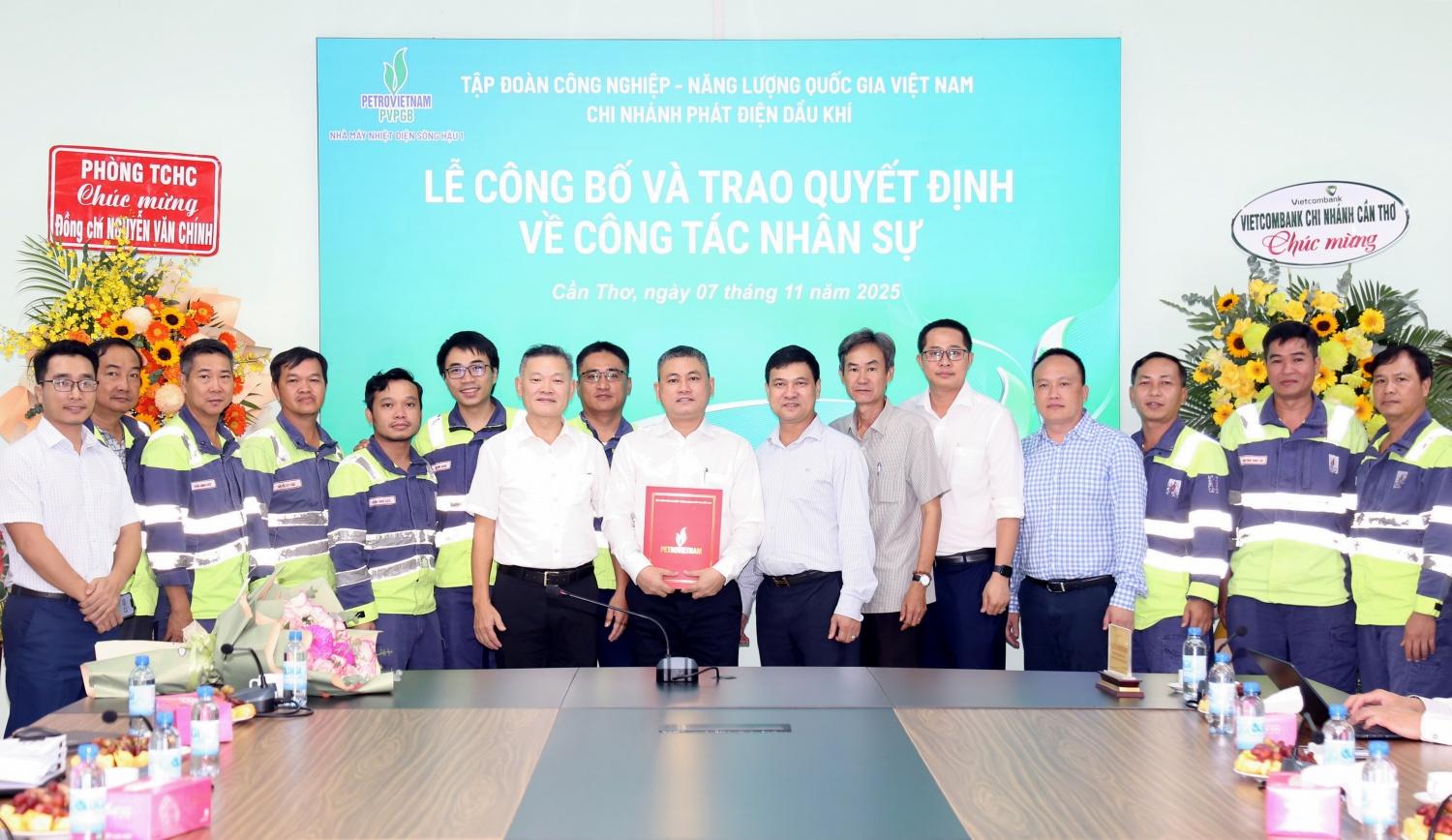 PVPGB công bố và trao quyết định bổ nhiệm Giám đốc NMNĐ Sông Hậu 1