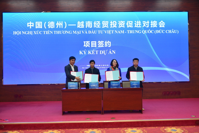 Doanh nghiệp hai nước ký kết các thỏa thuận hợp tác kinh doanh.