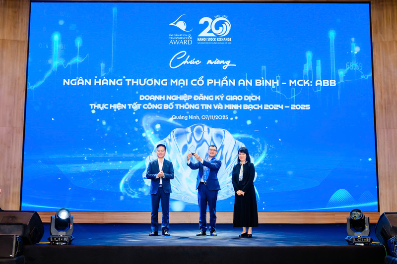 Ngày 07/11/2025, ABBANK được vinh danh trong Top 10 Doanh nghiệp đăng ký giao dịch thực hiện tốt công bố thông tin và minh bạch 2024 – 2025 do HNX công bố.
