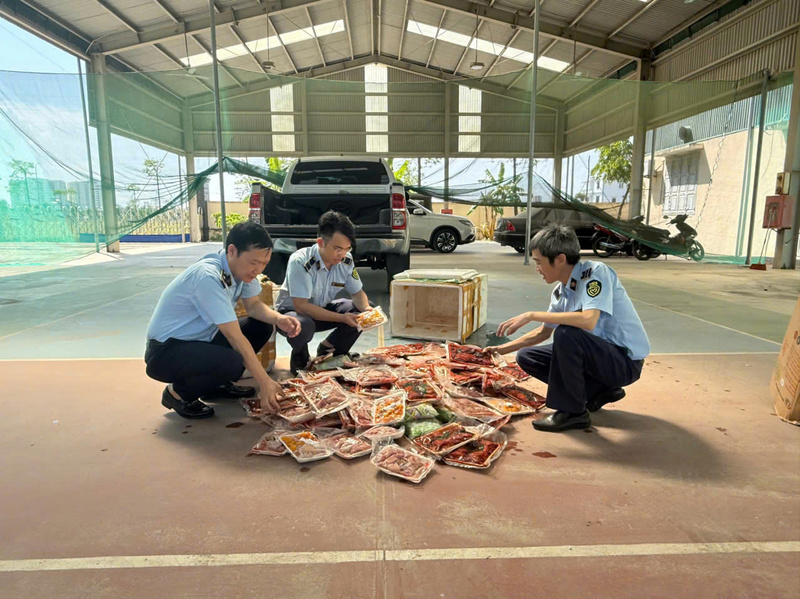 Từ ngày 15/12/2024 - 10/11/2025, lực lượng QLTT Thanh Hóa đã kiểm tra 697 vụ, xử lý 571 vụ với tổng số tiền thu là 5.581,98 triệu đồng. Ảnh: Quốc Huy