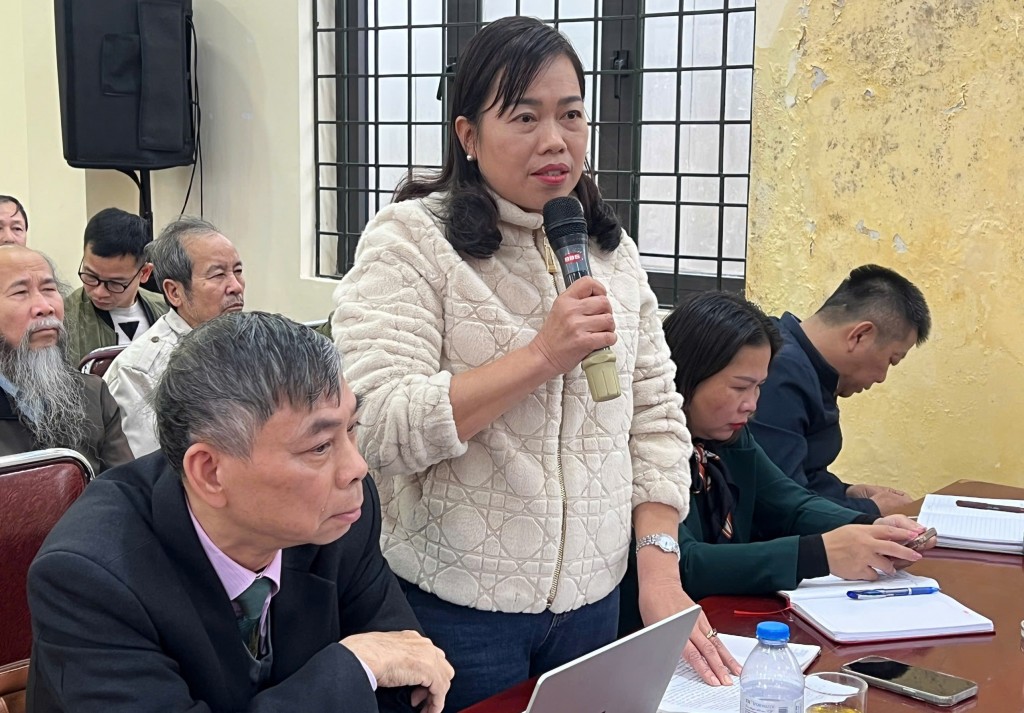 Cử tri phường Tây Mỗ phát biểu ý kiến tại hội nghị Cử tri phường Tây Mỗ phát biểu ý kiến tại hội nghị