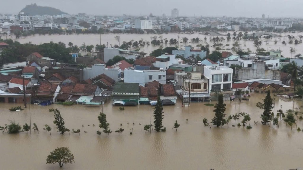 Lũ trên sông Ba đang xuống, vùng hạ du thiệt hại nặng nề