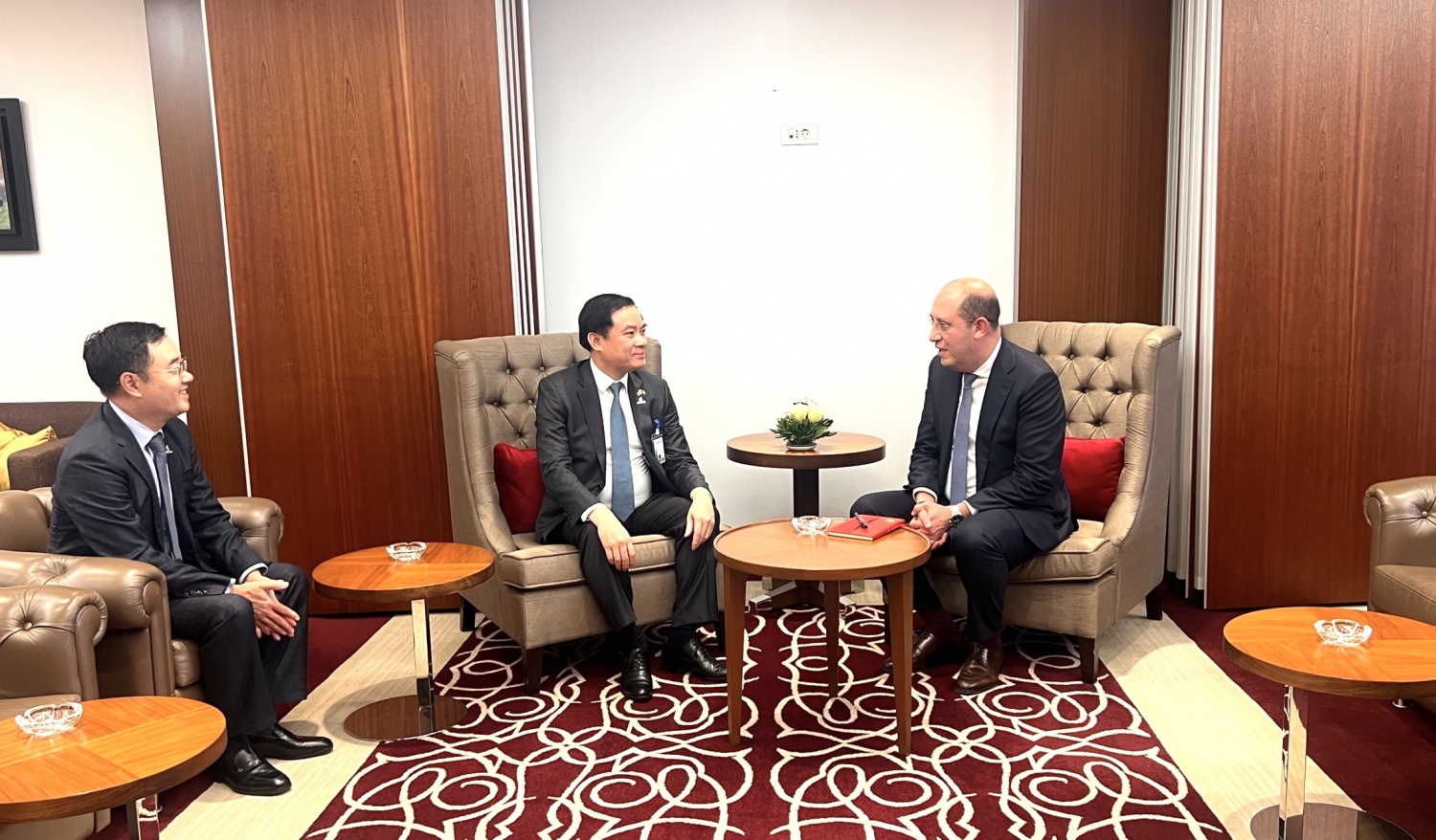 Tống Giám đốc Petrovietnam Lê Ngọc Sơn làm việc với Sonatrach và ALNAFT Tống Giám đốc Petrovietnam Lê Ngọc Sơn làm việc với Sonatrach và ALNAFT